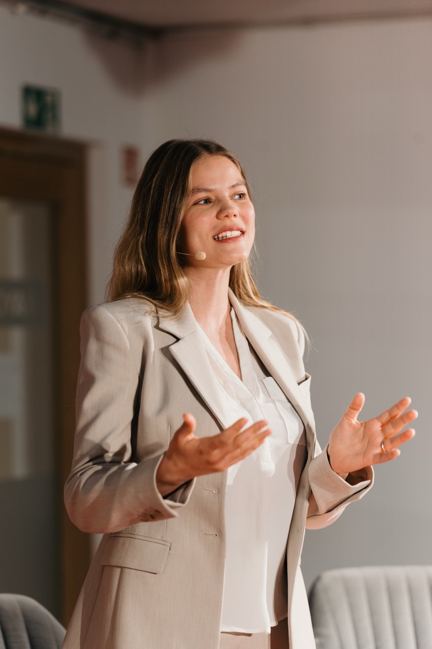 Groß (DIGITAL INSIGHTS 2026_NAYOKI_FOTOS-35)