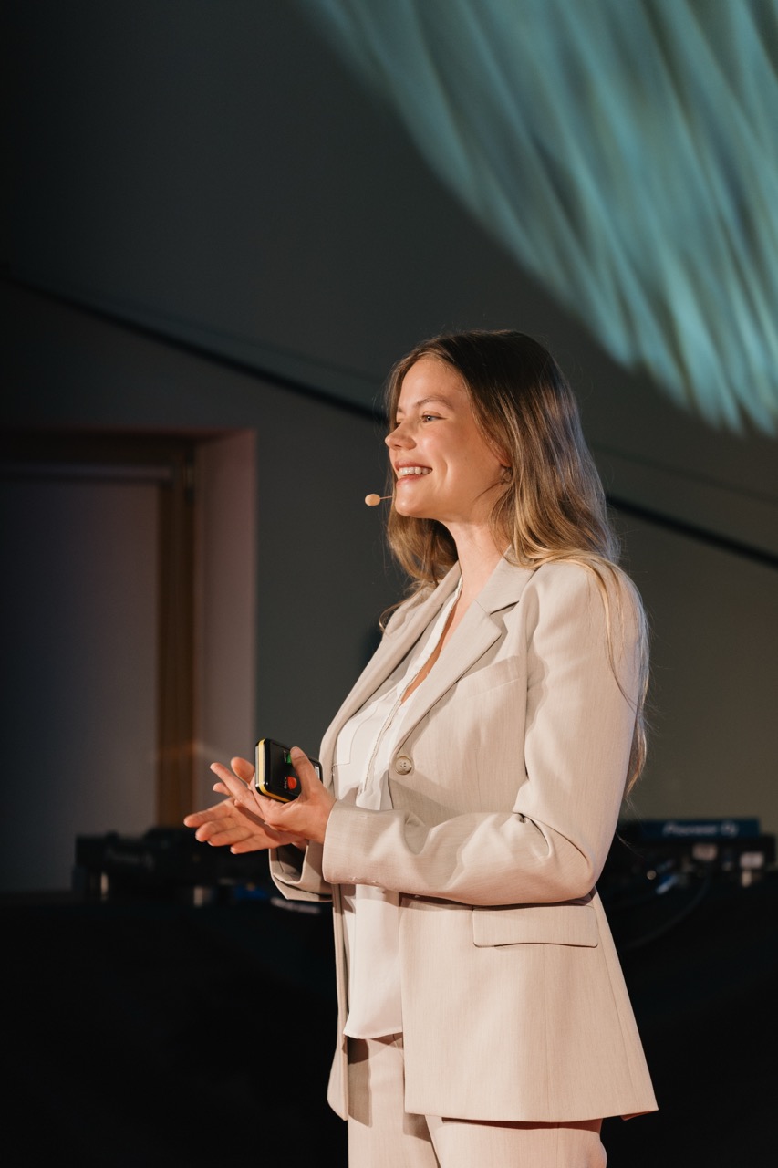 Groß (DIGITAL INSIGHTS 2026_NAYOKI_FOTOS-36)